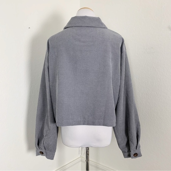 Corduroy Cropped Shacket Gray Size Large Front Pockets - Picture 14 of 15